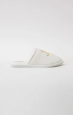 SikSilk White Slipper With Embroidered Logo